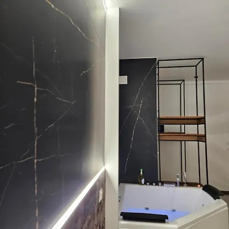 Dada And Sea מלון